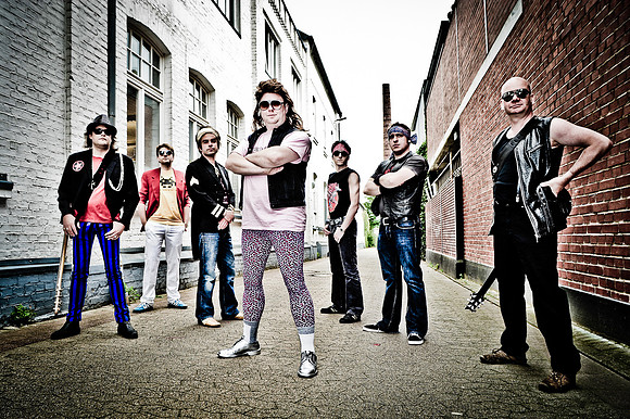 Tiny Turner Bandshooting