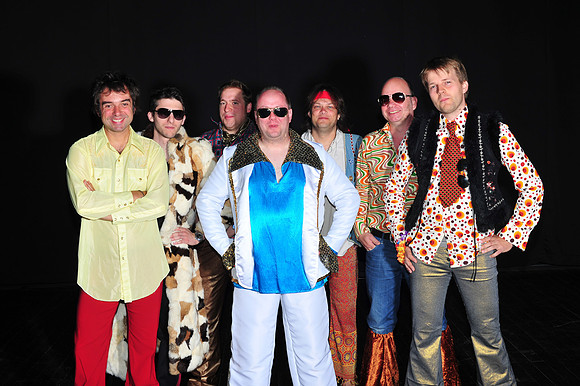 Tiny Turner Bandshooting