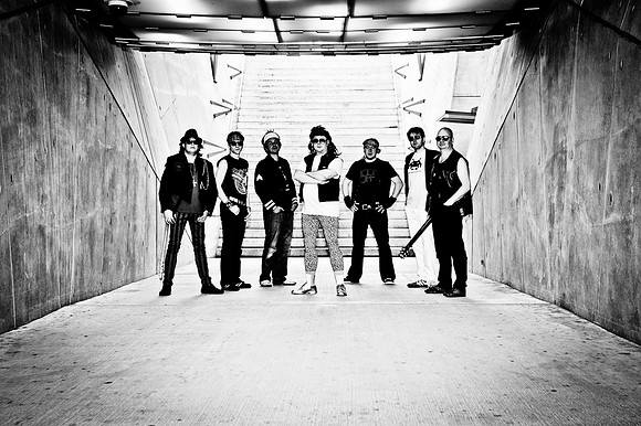 Tiny Turner Bandshooting