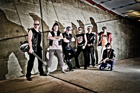 Tiny Turner Bandshooting