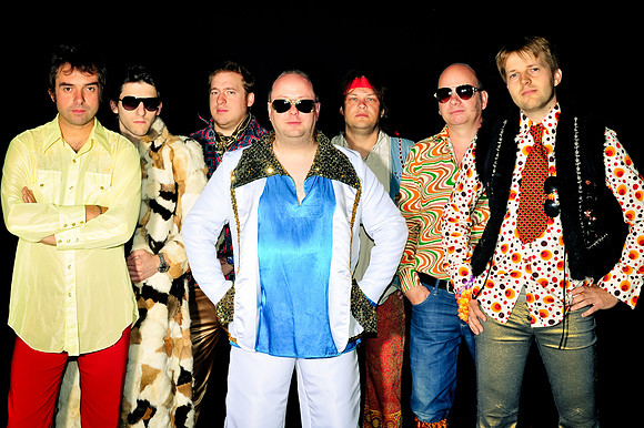 Tiny Turner Bandshooting