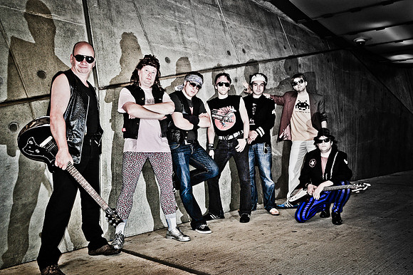 Tiny Turner Bandshooting