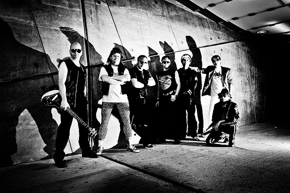 Tiny Turner Bandshooting